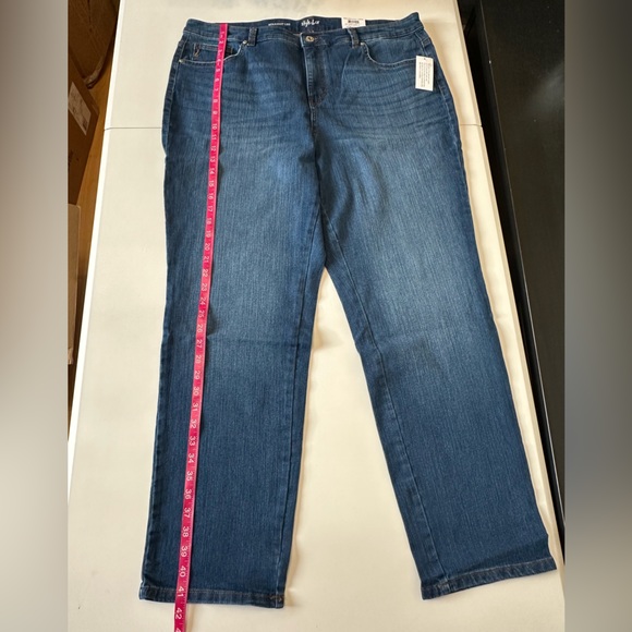 Style & Co high rise straight leg jeans. Size 18W. - Picture 6 of 10